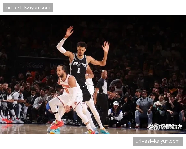 战报：文班亚马半场送出5次封盖，马刺内线防守统治力尽显