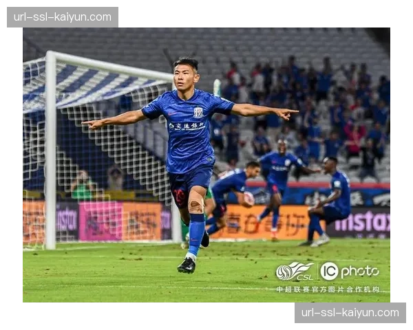 申花球员于汉超在边路一次冲刺速度达到33.5km-h